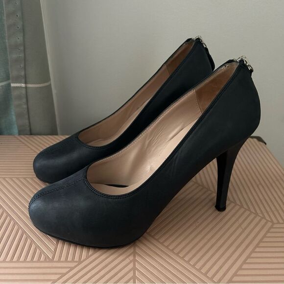 Furla Heels Black Dark Gray Closed Toe Zipper Back Business Casual Neutral - Picture 13 of 13